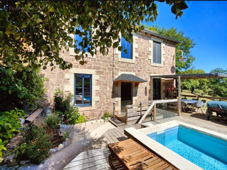 Maison à SAINT-GENIEZ-D'OLT