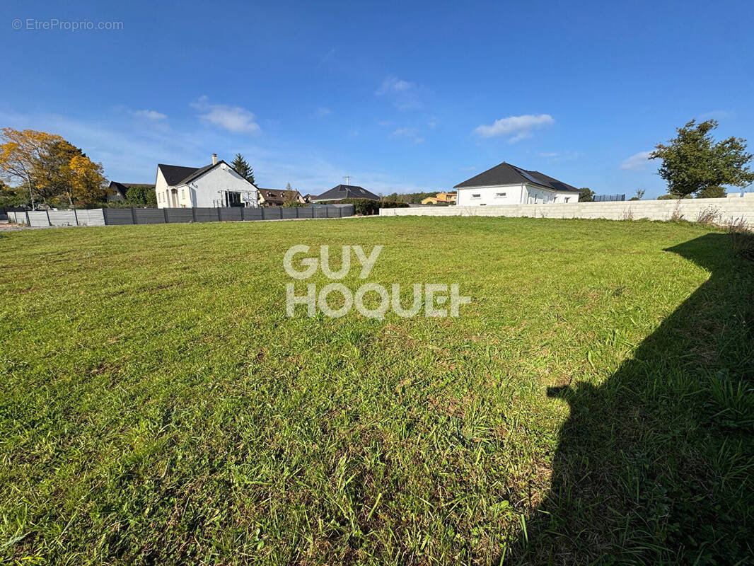 Terrain à MONTCHANIN