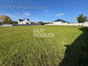 Terrain à MONTCHANIN