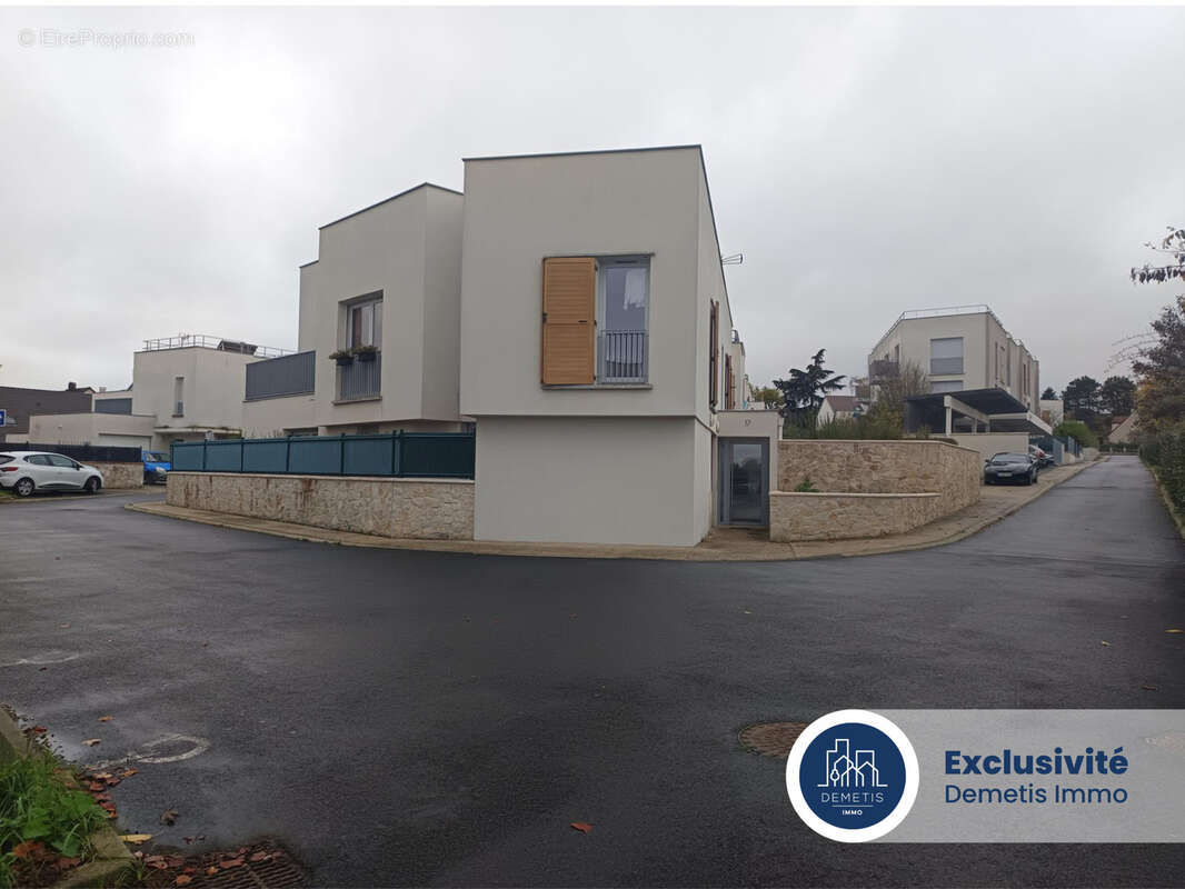 Parking à LONGPONT-SUR-ORGE