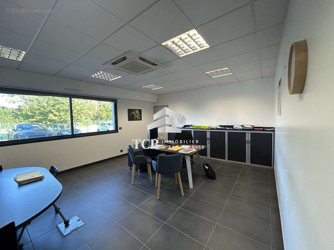 Commerce à LA HAIE-FOUASSIERE