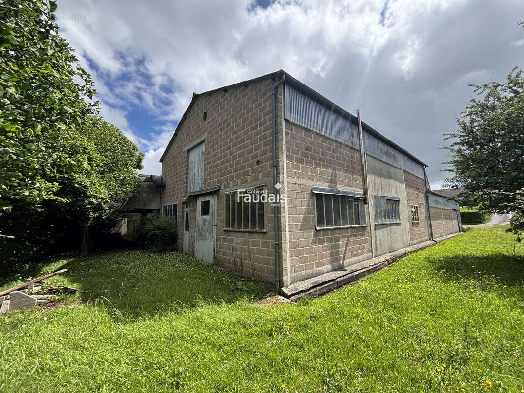 Commerce 450 m² à Agneaux  - photo 5