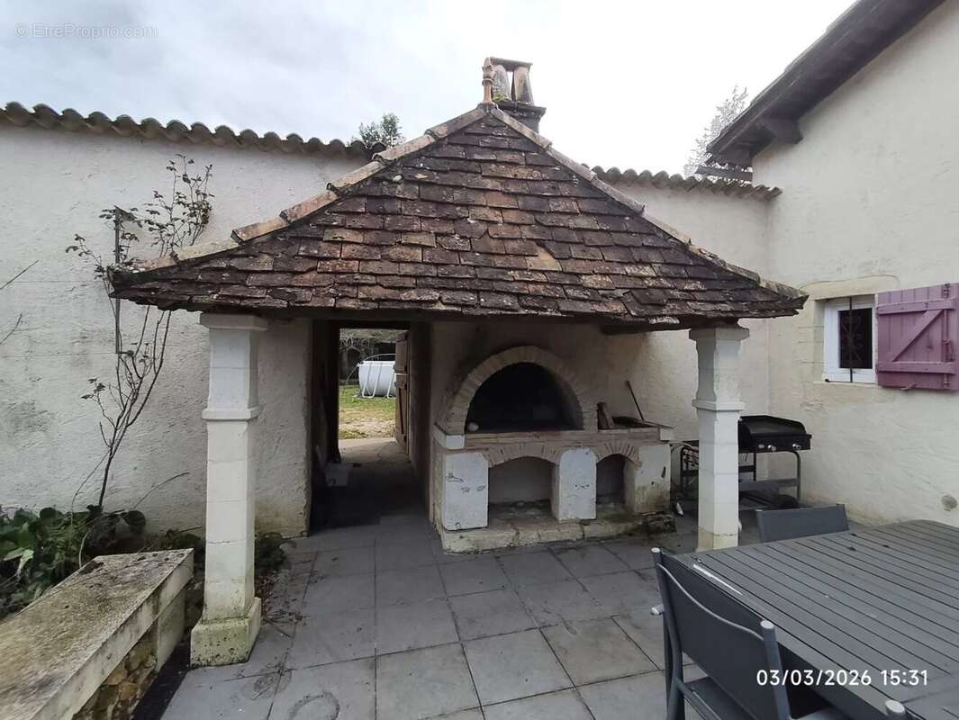 Maison à SAINT-FRONT-DE-PRADOUX