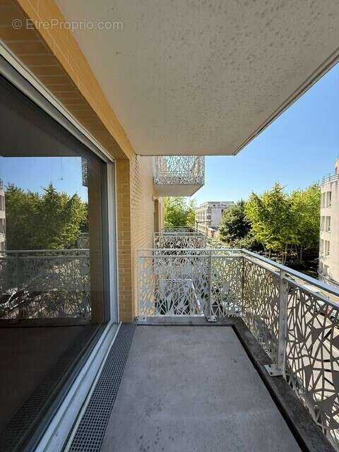 Bel appartement - 3 pièces - Immeuble récent - Cergy - photo 3
