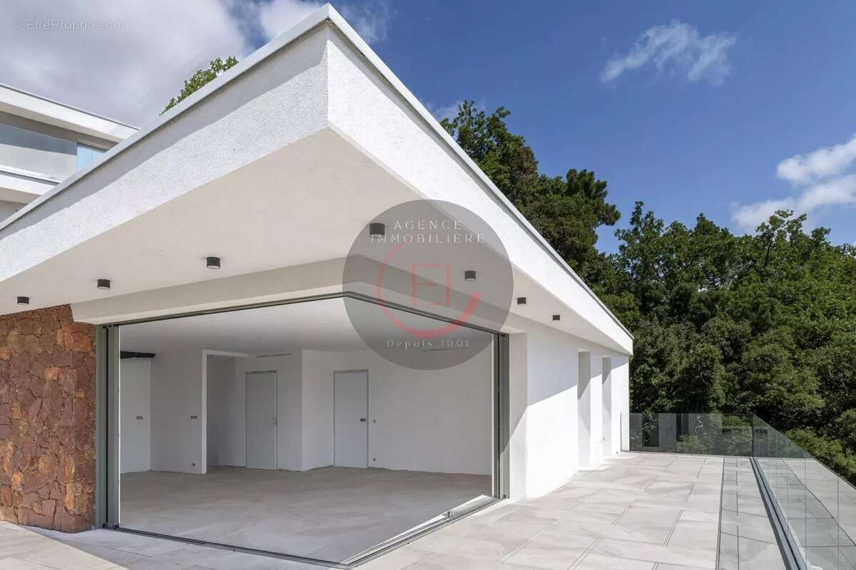 Appartement à LES ADRETS-DE-L&#039;ESTEREL