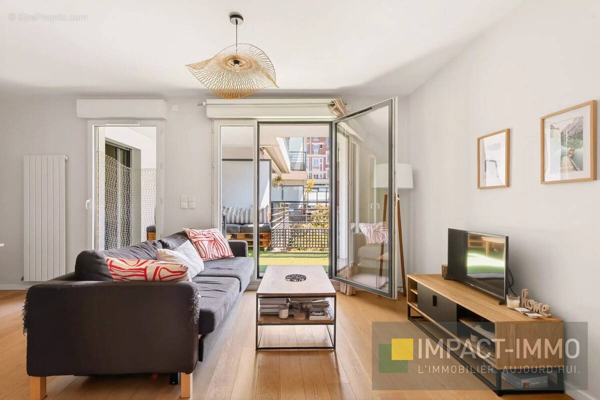 Appartement à COURBEVOIE