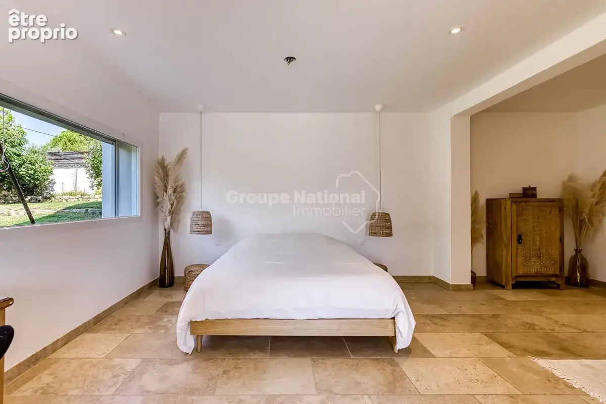 À Reillanne - Maison rénovée, 5 chambres, piscine, vue dégagée - photo 11
