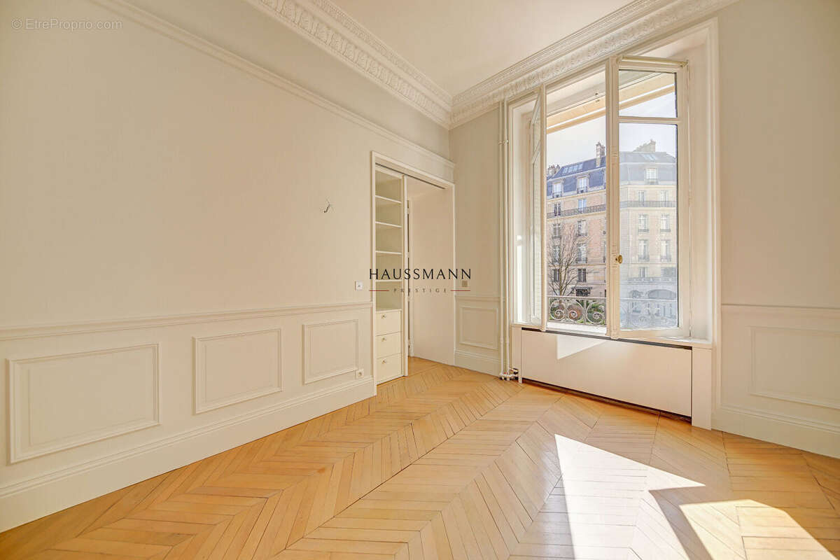Appartement à PARIS-8E