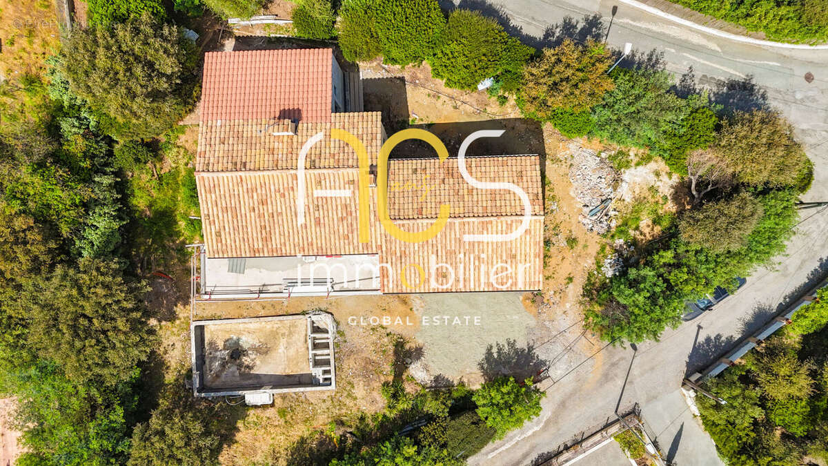 Maison à ROQUEBRUNE-SUR-ARGENS