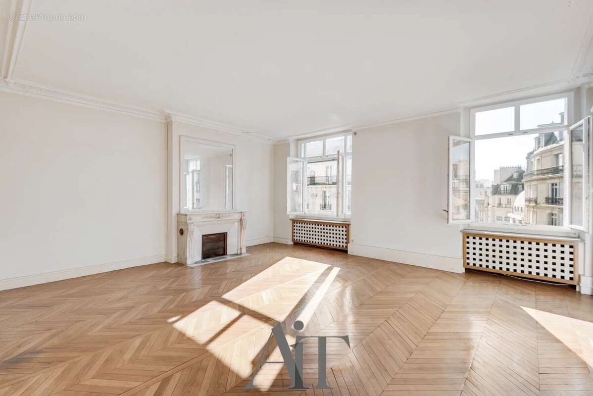 Appartement à PARIS-16E