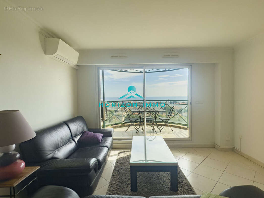 Appartement à SAINT-LAURENT-DU-VAR