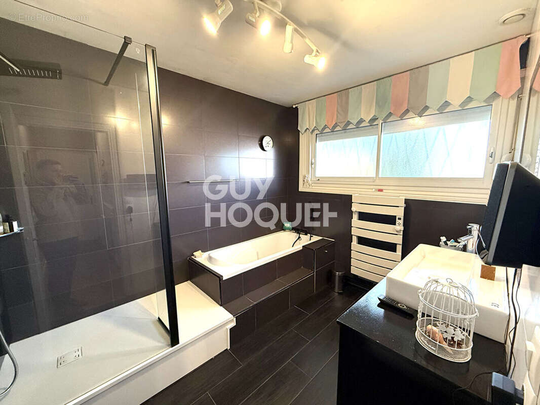 Maison à BONNINGUES-LES-ARDRES