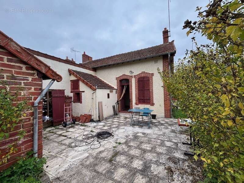 Maison à LA GUERCHE-SUR-L'AUBOIS
