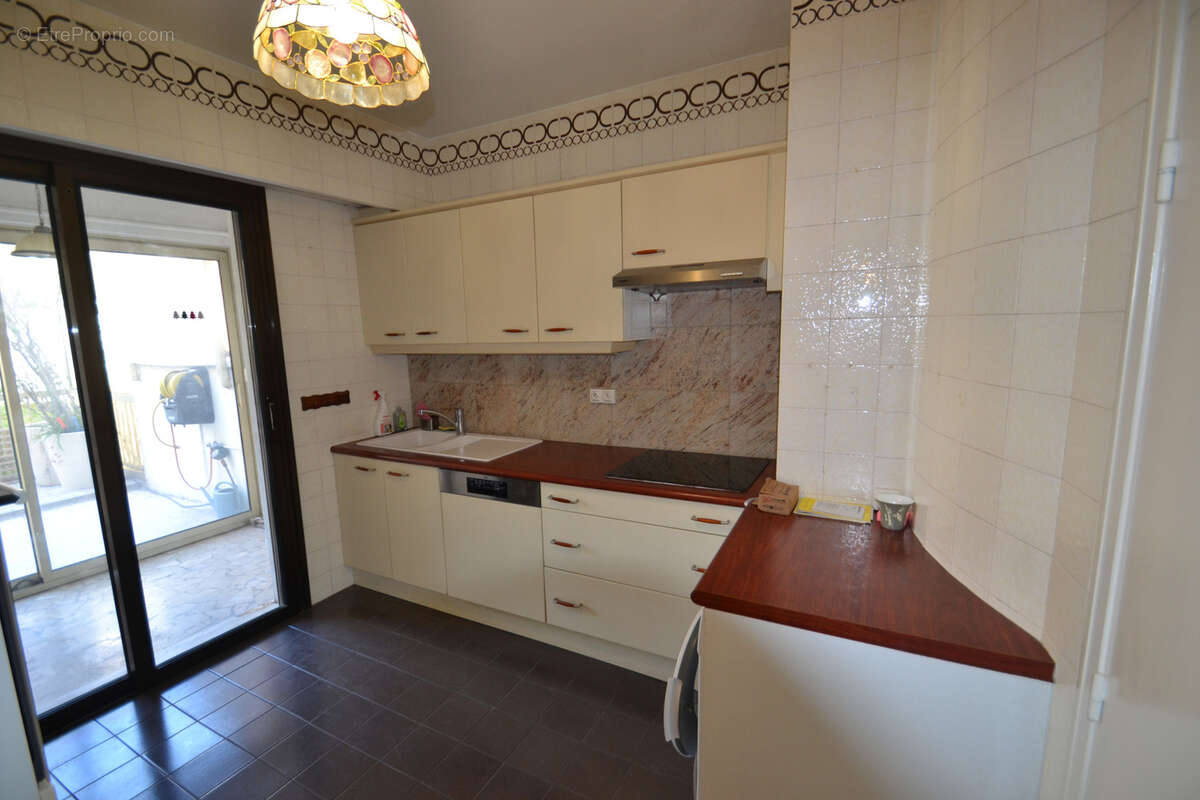 Juan les pins plages grand 3 pieces 75 m2 + cave et parking interieur - photo 7