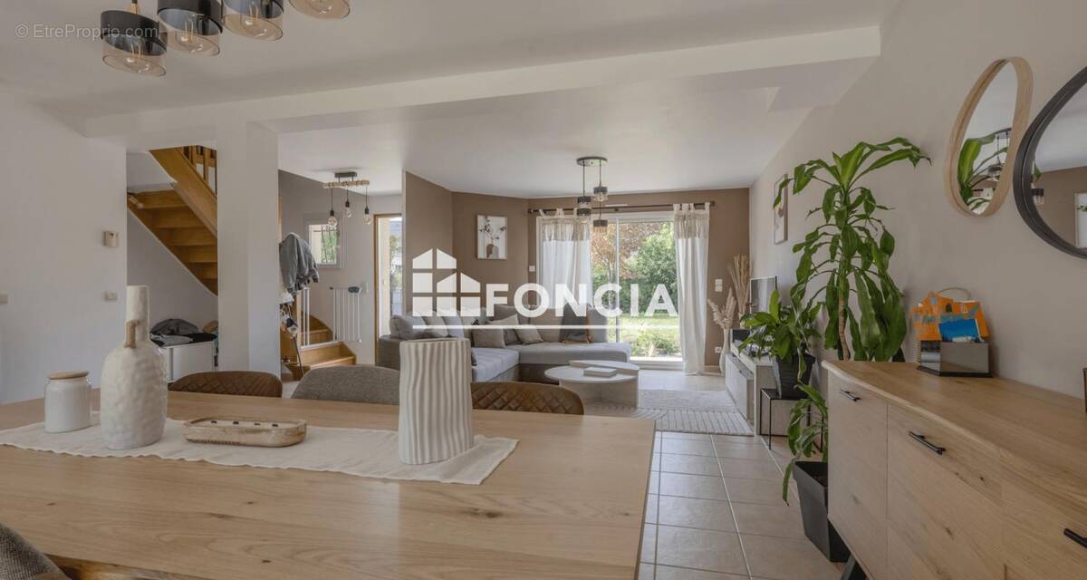 Maison à DOMFRONT-EN-CHAMPAGNE