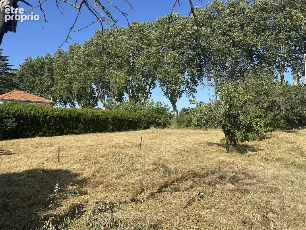 Terrain constructible de 689 m² à mallemort - photo 3