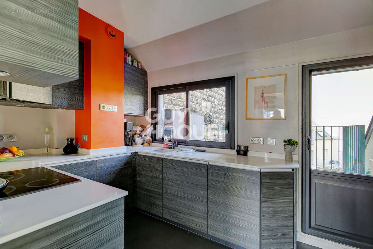 Appartement à PARIS-16E