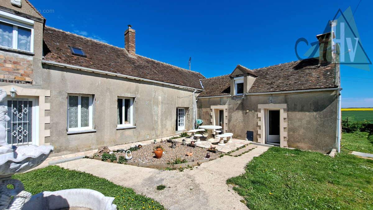 Maison à VILLENEUVE-LA-GUYARD