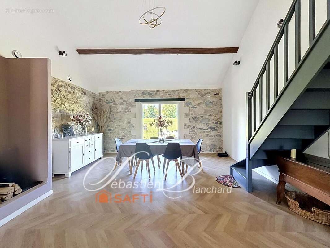 Maison 205 m² à Usinens  - photo 2