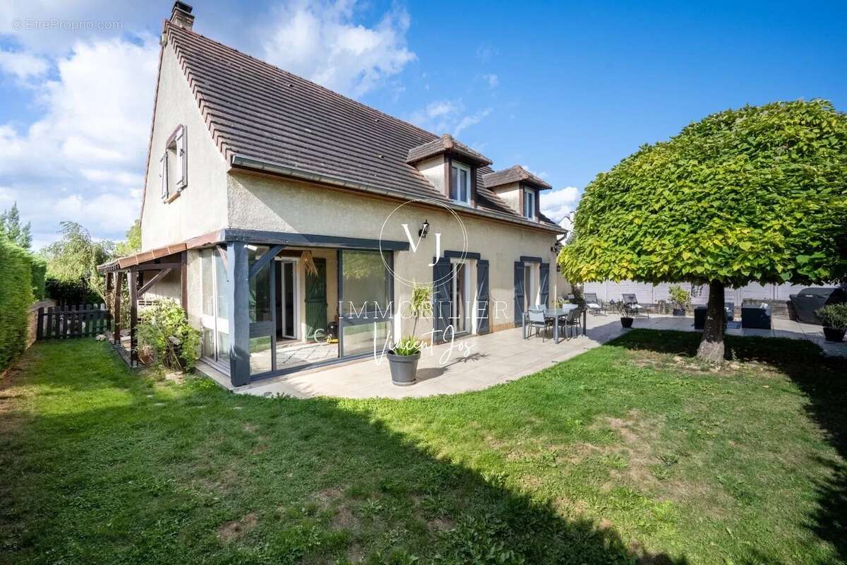 Maison à MORAINVILLIERS