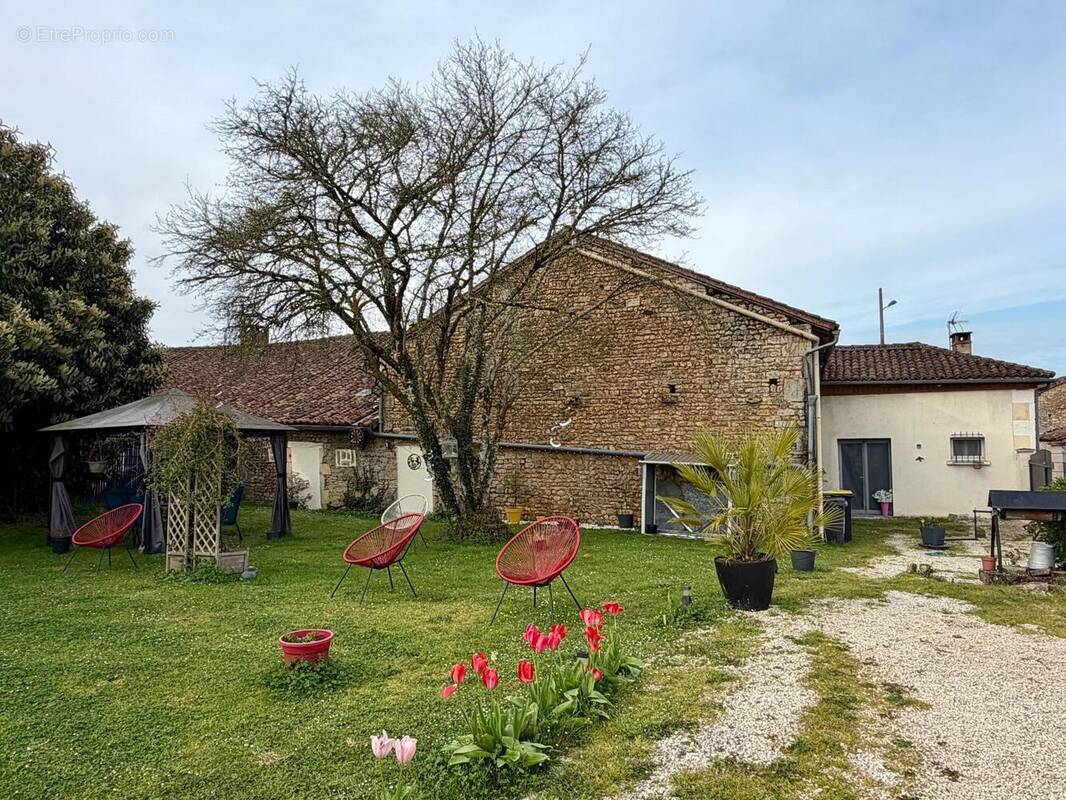 Photo 1 - Maison à GENOUILLE