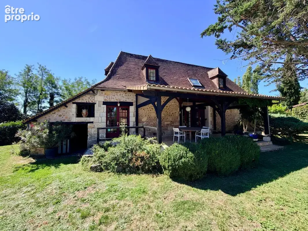 Trois maisons en pierre, piscine et étang - photo 13