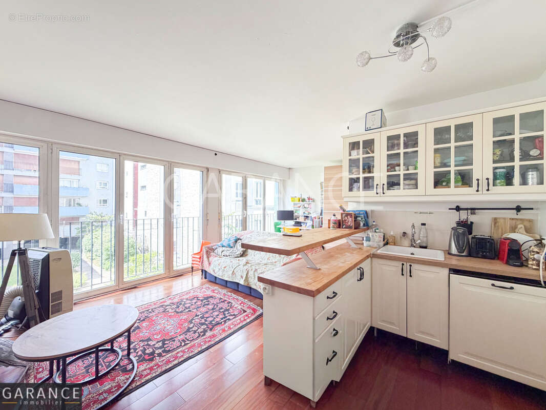 Appartement à PARIS-14E