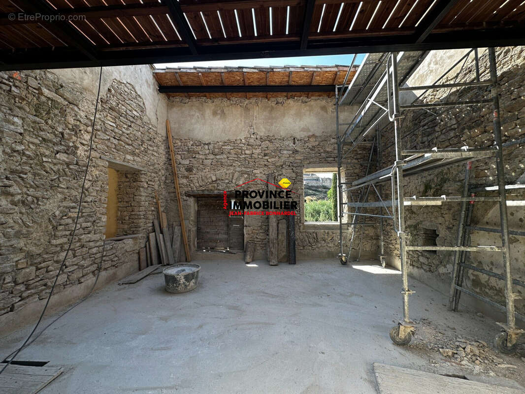 Maison 188 m² à Taulignan  - photo 8