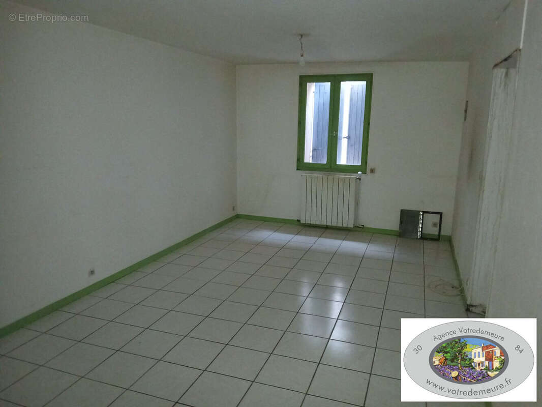 Appartement à BAGNOLS-SUR-CEZE