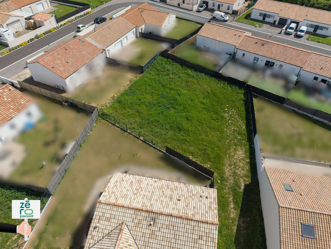 Terrain à ANGLES