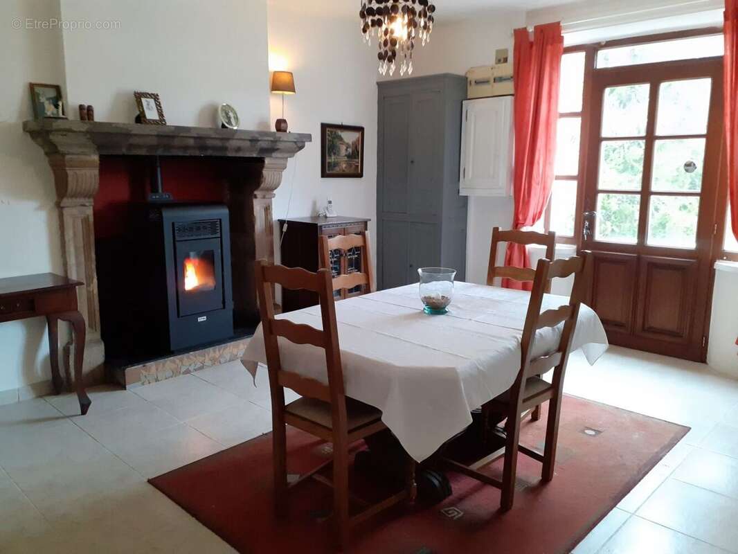 Maison à SAINT-LEGER-MAGNAZEIX