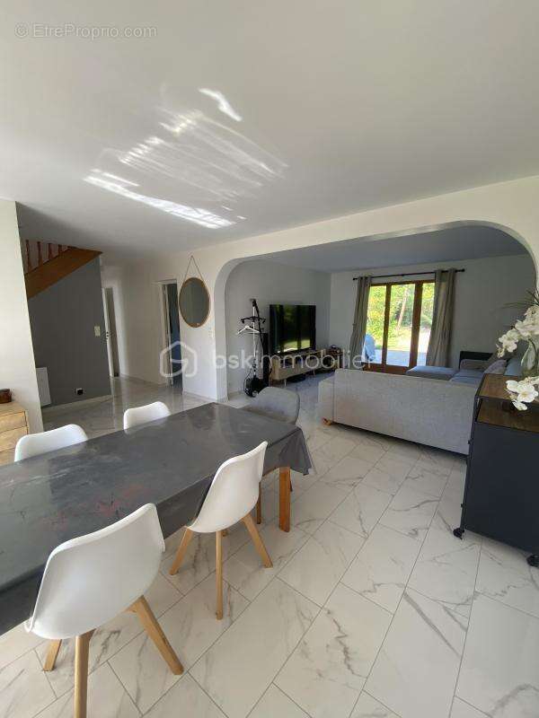 Maison à CERNY