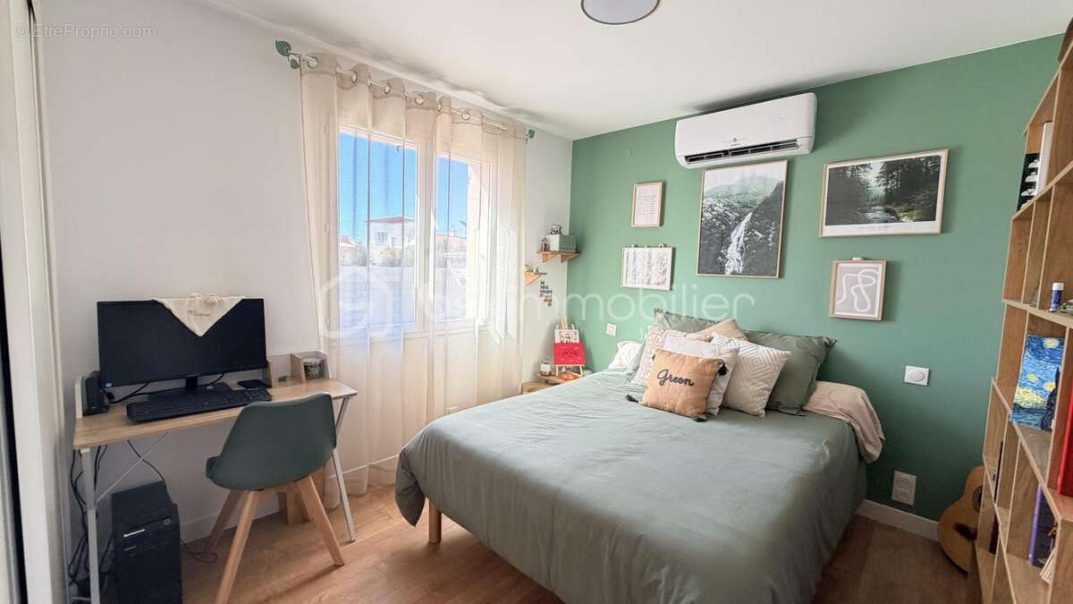 Maison plain pied quatres faces avec terrain et garage - photo 9