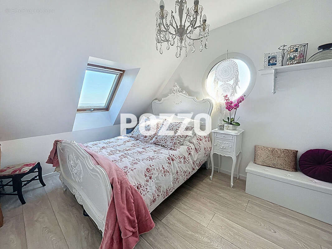 A Vendre - Les Loges Marchis - Maison 6 pièce(s) 154 m² - photo 14