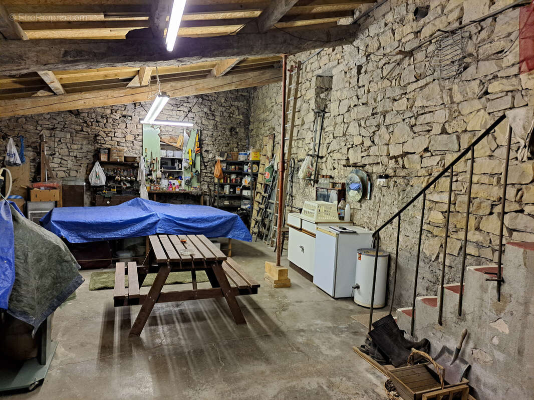 Grande maison familiale avec jardin, garage et dépendances - photo 35