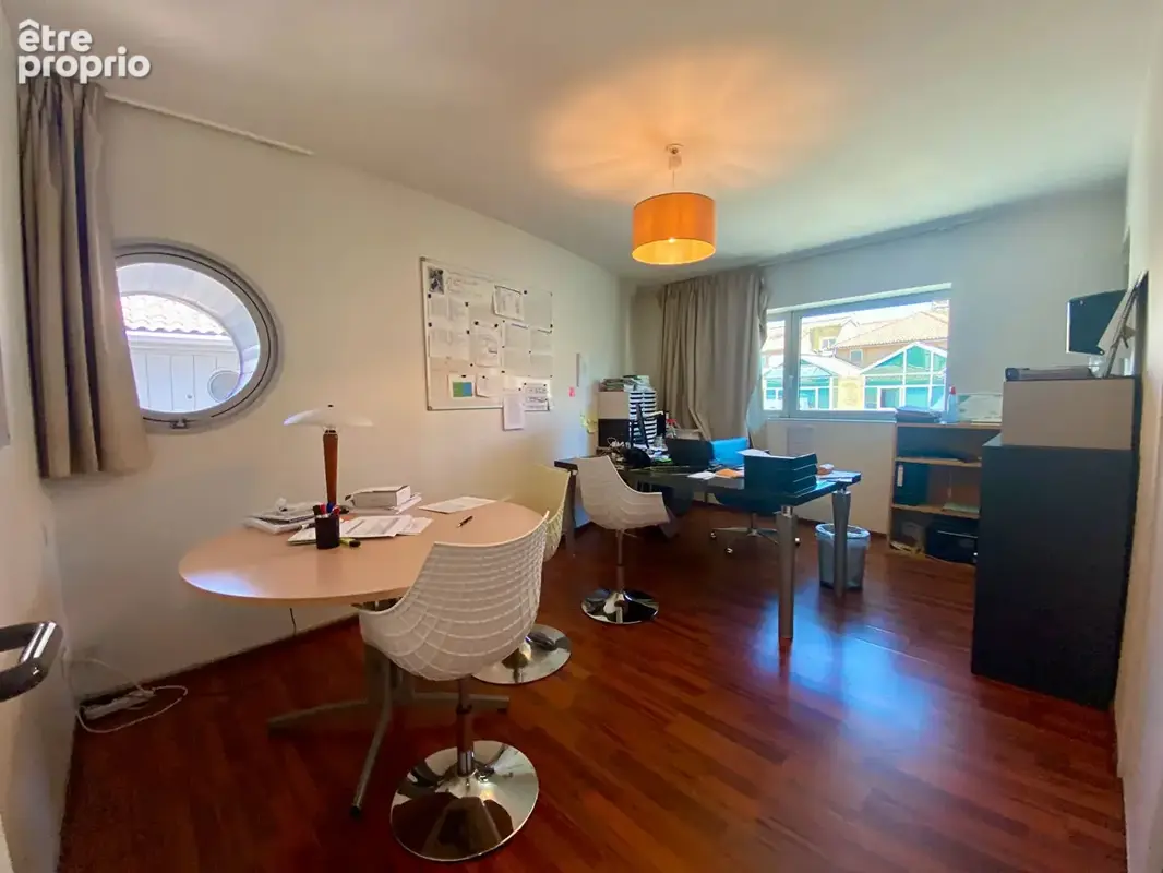 Centre-ville de Millau  Duplex professionnel avec locataire en place - photo 2