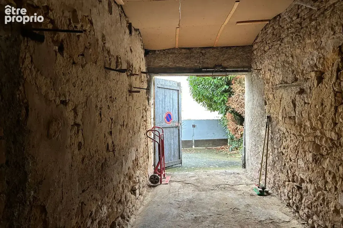Étais-la-Sauvin - Charmante maison ancienne avec cour, dépendances et beau potentiel ! - photo 12