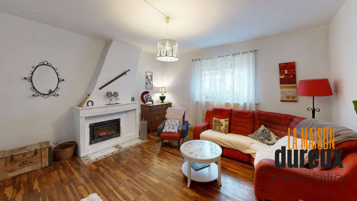 Appartement à POUILLEY-LES-VIGNES