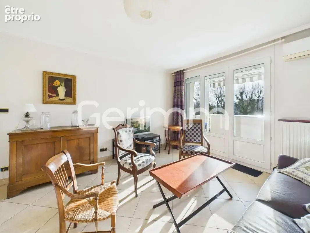 Vente - Appartement - 3 pièces + cuisine - 75 m² - 215 000 € - - photo 6