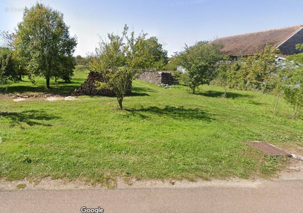 Terrain à PRECY-NOTRE-DAME