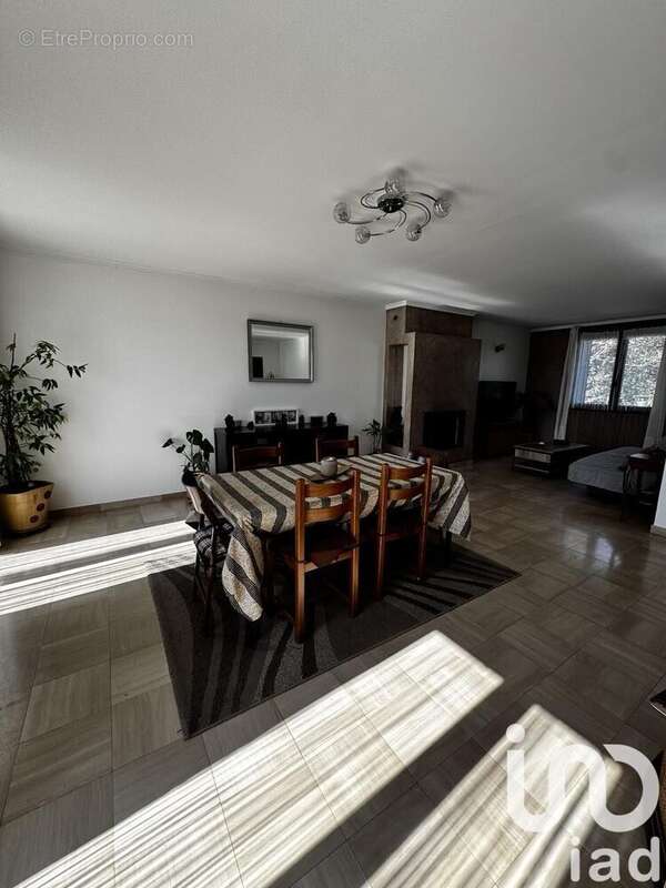 Photo 2 - Maison à LIVRY-GARGAN