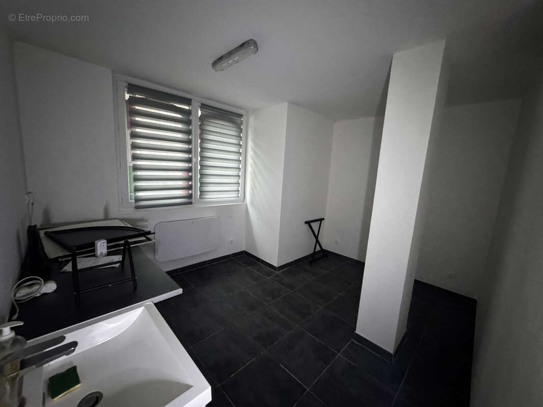 Commerce à ESCAUDAIN