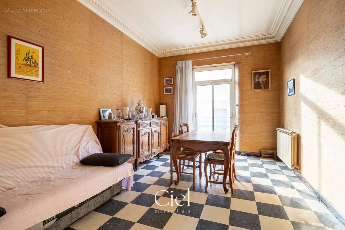 Appartement à MARSEILLE-3E