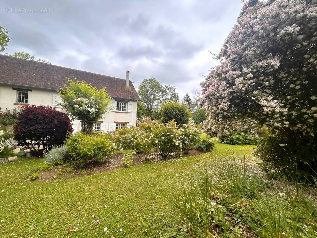 Maison à HOUDAN