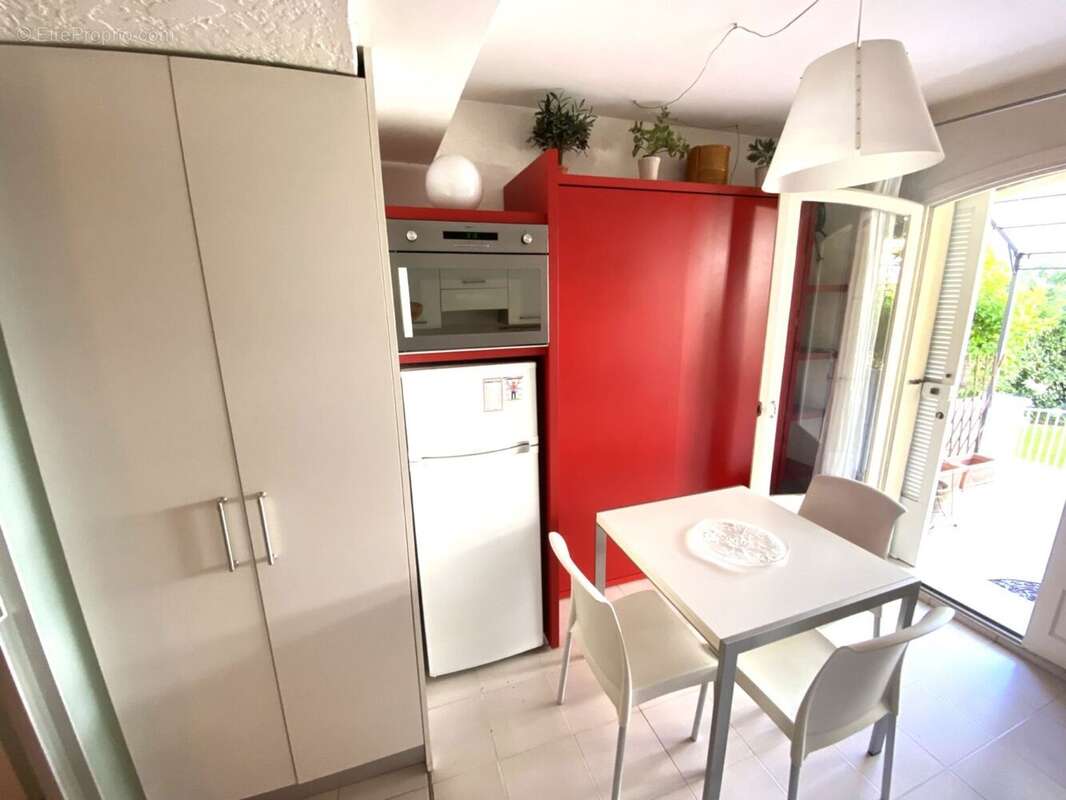 Menton Avenue Boyer/Jardins Bioves  grand studio T1 + terrasse - photo 6