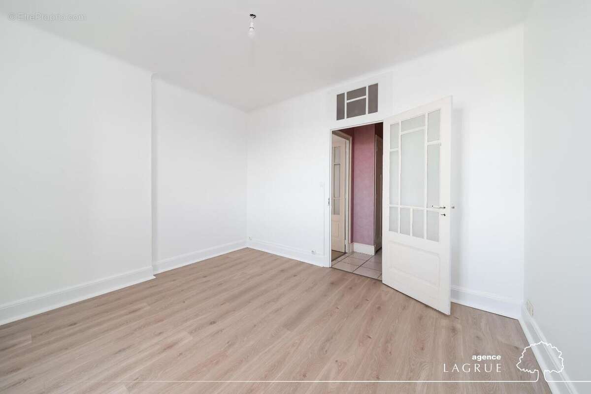   - Appartement à NEUVY