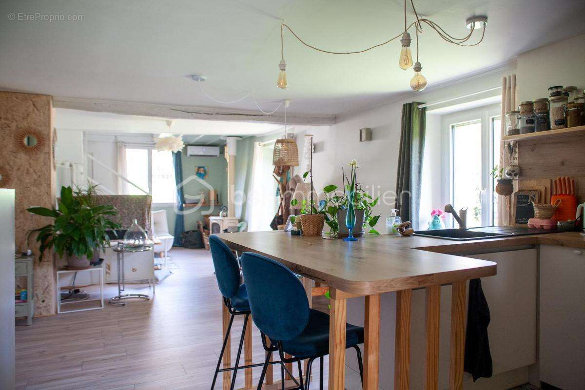 Maison en pierre rénovée avec jardin – DPE C – Joannas - photo 3
