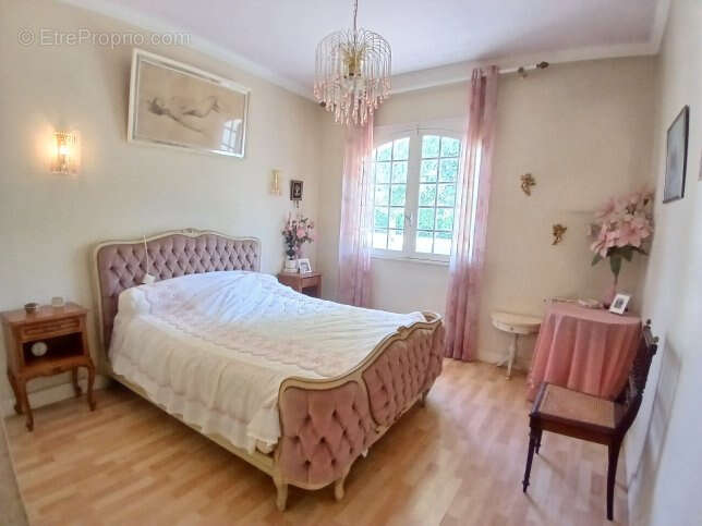 Maison en pierre plein pied, proche des commodités et de la - photo 8