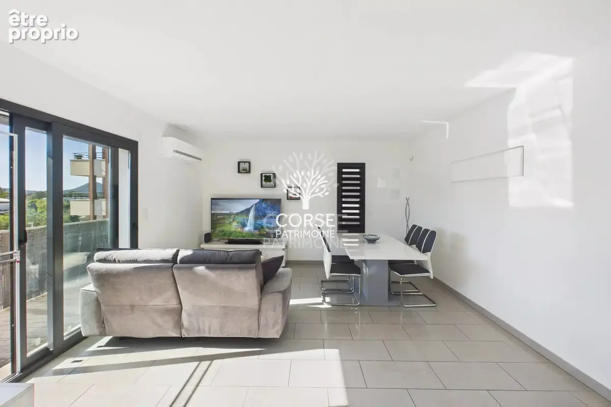 Coup de cœur assuré – Appartement T3 en dernier étage avec terrasse Sud-Ouest - photo 1