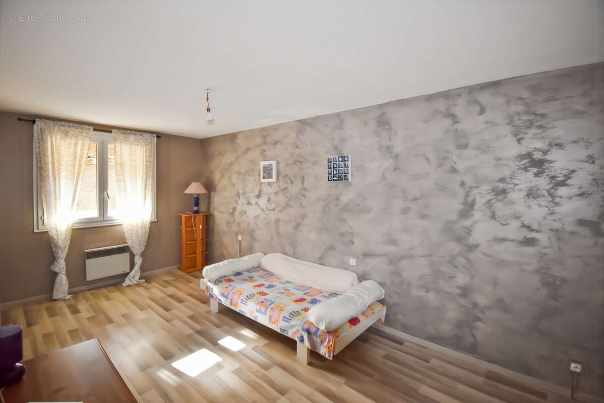 Maison à NEGREPELISSE